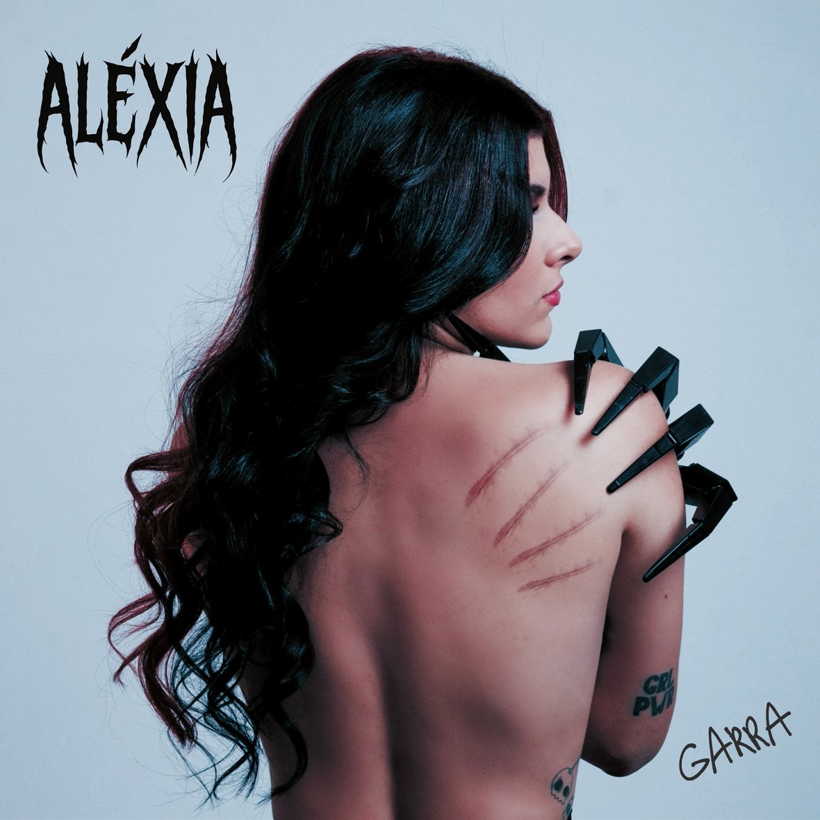 Aléxia revela capa do álbum "Garra" e anuncia novo single O ROCK TEM UM NOVO ROSTO (E MUITA GARRA)! 🎸🔥 @alexiaoficial acaba de revelar a capa de