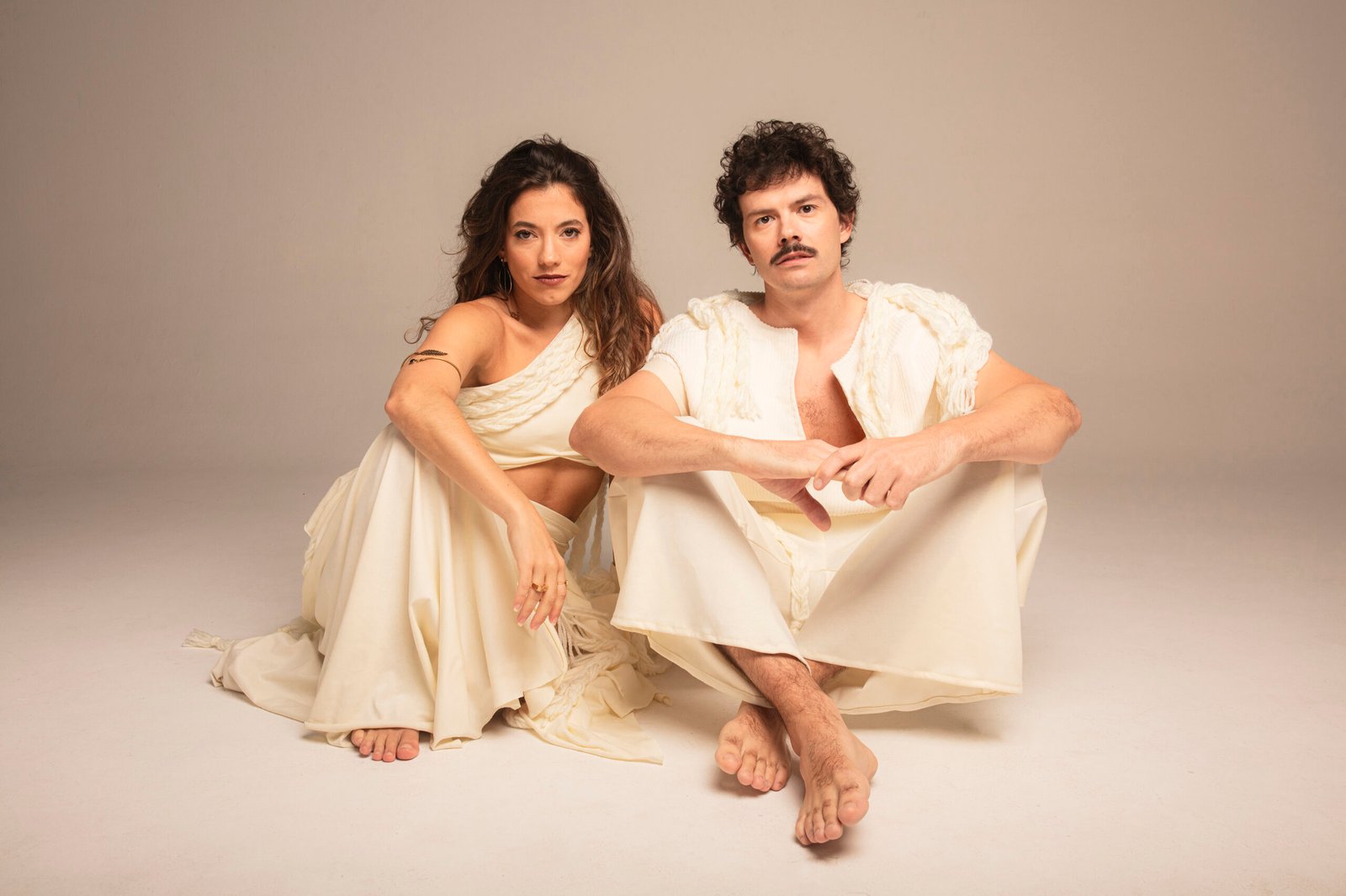 Duo Bemquerê lança versão acústica intimista para a faixa-título do álbum “Sua Voz É Casa”
