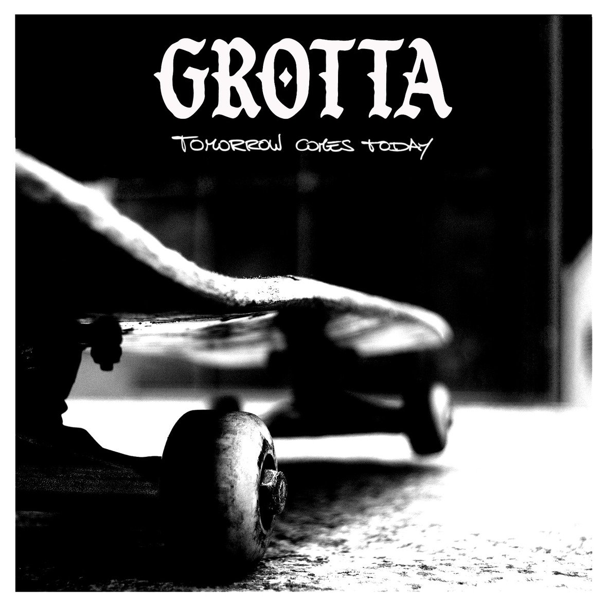 Grotta, cria da The Mullet Monster Mafia, lança disco de estreia de punk/crossover Capa do album da banda Grotta em preto e branco, com um skate em destaque.