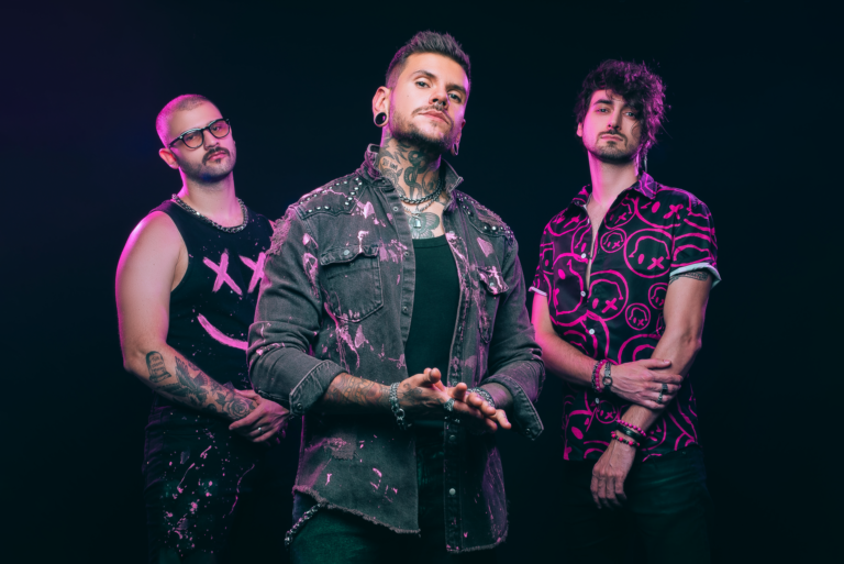 Electric Mob lança deluxe de “2 Make U Cry & Dance” com faixas ao vivo e raridades
