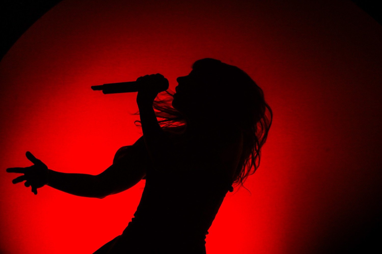 Julia Mestre apresenta evolução da turnê "Maravilhosamente Bem" em show magnético no Sesc Campinas Fim 0282 KCKy1v2coxSVmHip