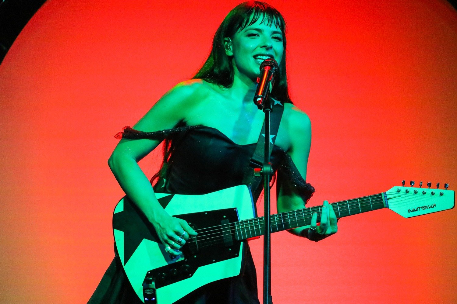 Julia Mestre apresenta evolução da turnê "Maravilhosamente Bem" em show magnético no Sesc Campinas Fim 0805 S3vUU3vebktTQ7aL