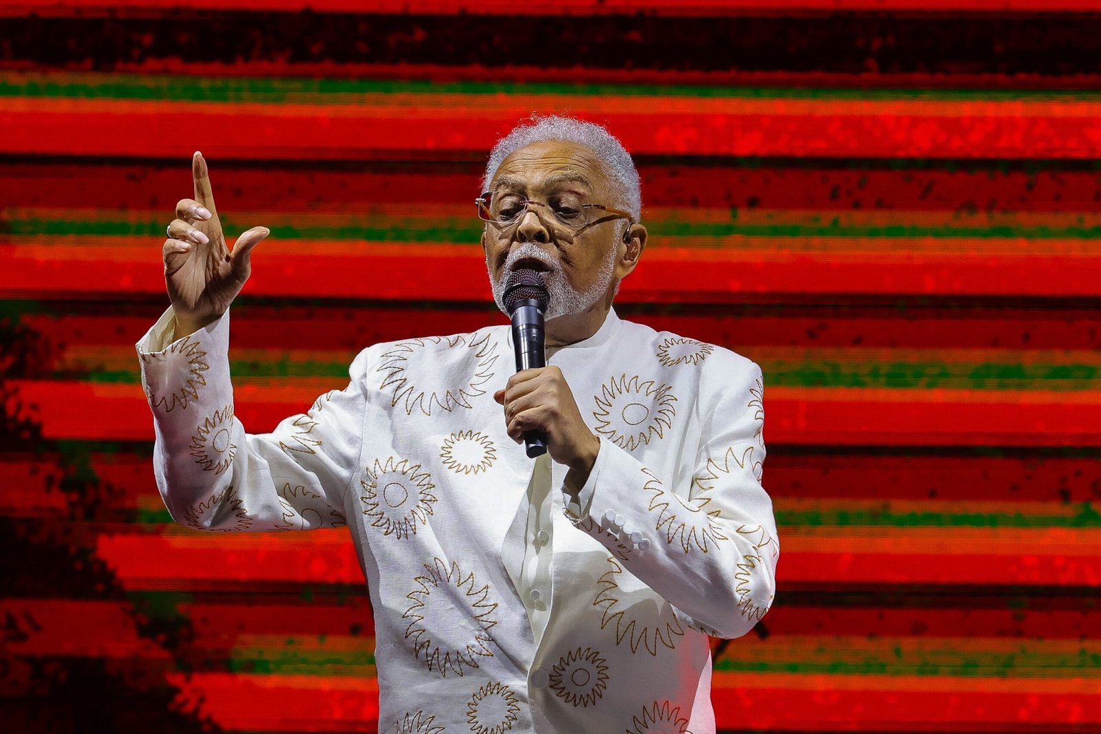 "Gil – Andar com Fé": Primeira biografia musical de Gilberto Gil estreia em São Paulo Gilberto Gil no show da turnê Tempo Rei no Allianz Parque em SP (11/04/2025)