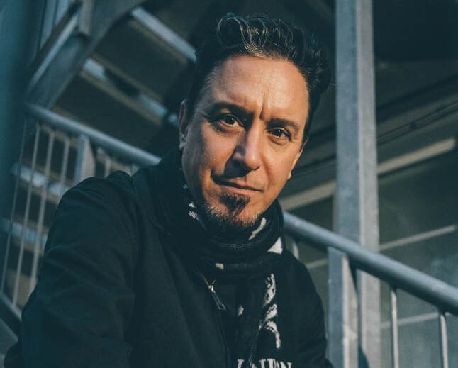 Morre Lou Koller, lendário vocalista da banda de hardcore Sick of It All