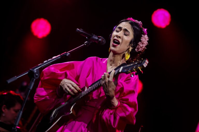 Marisa Monte retorna a São Paulo com o aclamado espetáculo “PHONICA” acompanhada por orquestra ao vivo