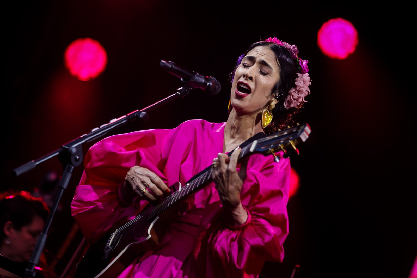 Marisa Monte retorna a São Paulo com o aclamado espetáculo “PHONICA” acompanhada por orquestra ao vivo
