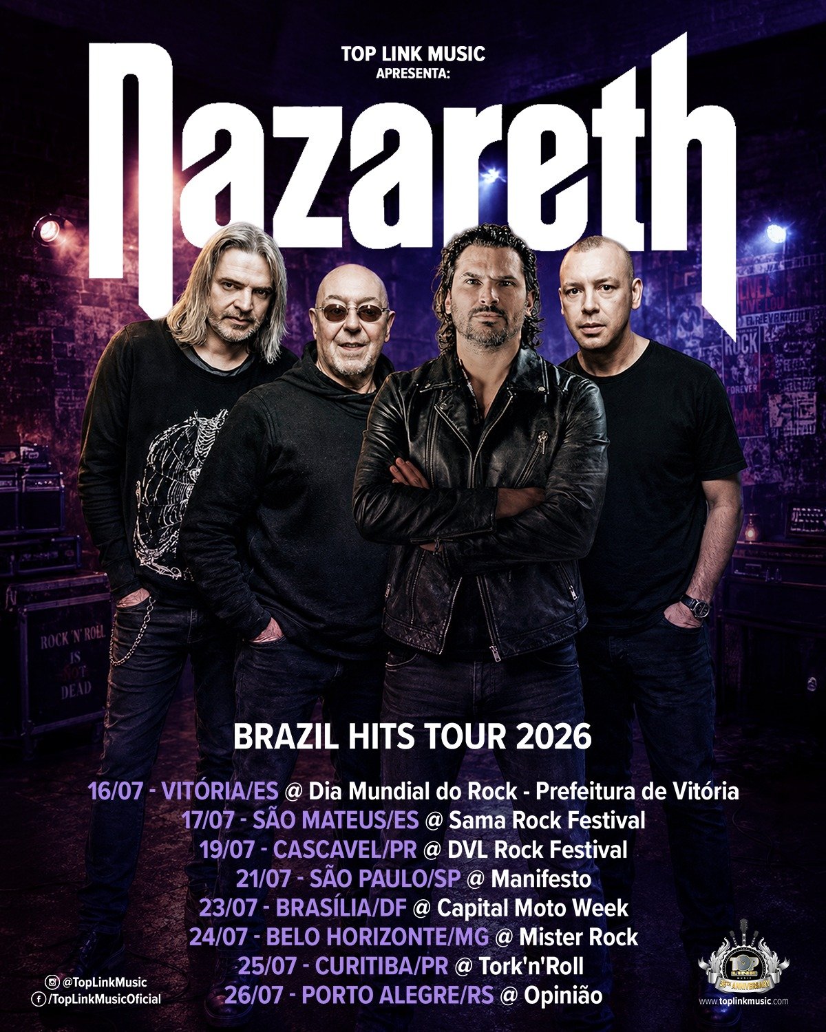 Foto promocional oficial do Nazareth para a turnê de 2026 posam juntos de forma descontraída.