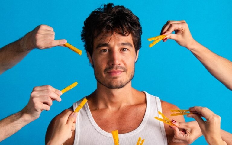 Tiago Iorc celebra uma década de “Troco Likes” com turnê nacional em dez capitais