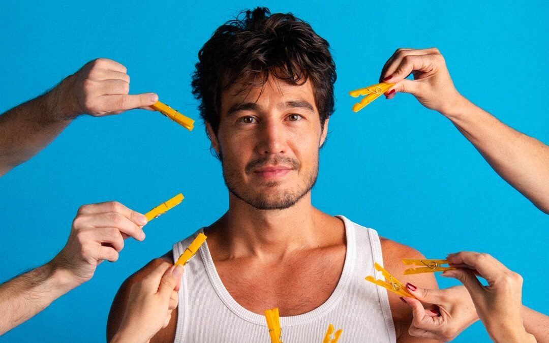 Tiago Iorc celebra uma década de “Troco Likes” com turnê nacional em dez capitais