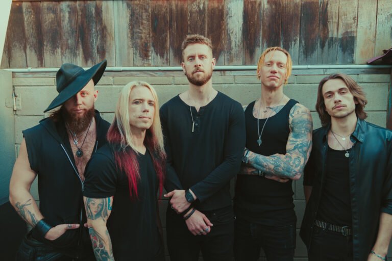 Velvet Chains lança novo single ‘War’