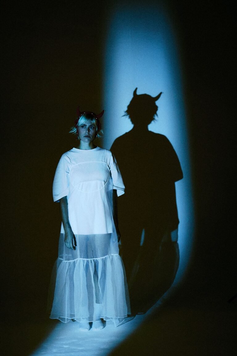 Whitemary, da Itália, faz shows no Brasil com som que cruza eletrônica, pop, jazz