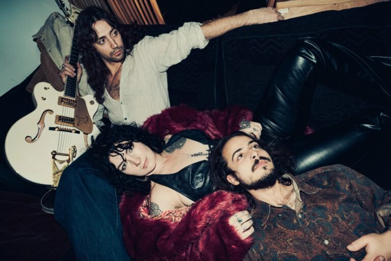 Ziggy Phoenix, banda britânica de hard rock com brasileiro, lança single “Bittersweet Regret”