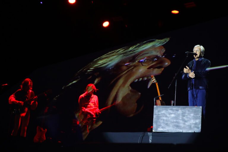 Caetano Veloso confirma show intimista em Curitiba no palco do recém-inaugurado Cine Lido