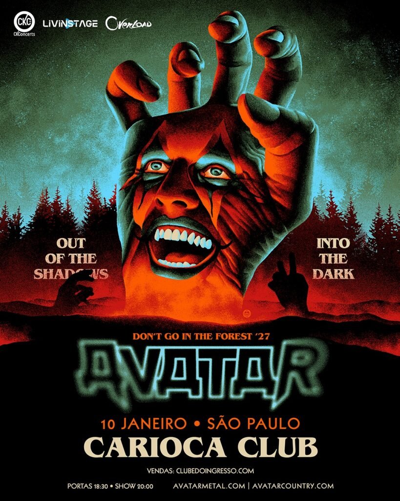 Cartaz promocional do show da banda de metal Avatar em São Paulo, com a turnê "Don't Go In The Forest '27", apresentado por CKConcerts, LivinStage e Overload. A arte tem um estilo retrô e surreal de filme de terror clássico: no centro, uma enorme mão avermelhada emerge do chão de uma floresta sombria sob um céu azul-esverdeado; na palma da mão, há o rosto assustador do vocalista Johannes Eckerström com maquiagem de palhaço Macabro, rindo de boca aberta. Ao redor, leem-se as frases "Out of the shadows" e "Into the dark". Na metade inferior, o logotipo estilizado e esverdeado da banda "AVATAR" destaca-se sobre o fundo preto, acompanhado da data e local: 10 de janeiro em São Paulo no Carioca Club (portas às 18:30 e show às 20:00). Vendas pelo site do Clube do Ingresso